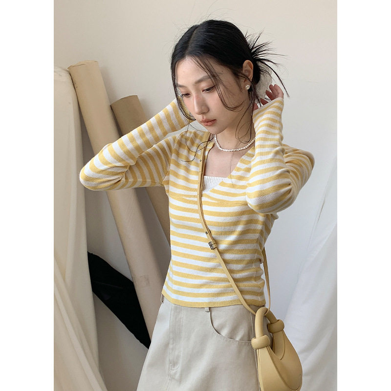 Tania S家条纹假两件V领针织衫女长袖气质显瘦百搭休闲打底衫上衣