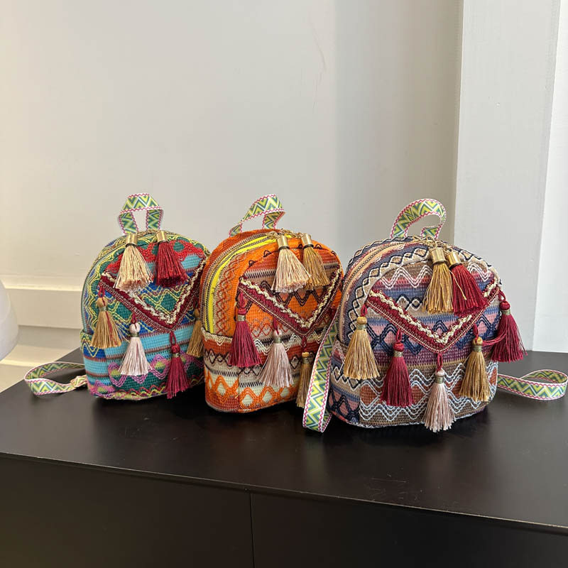 2025新款轻便女双肩包民族风流苏斜挎包包外出旅行时尚百搭小背包