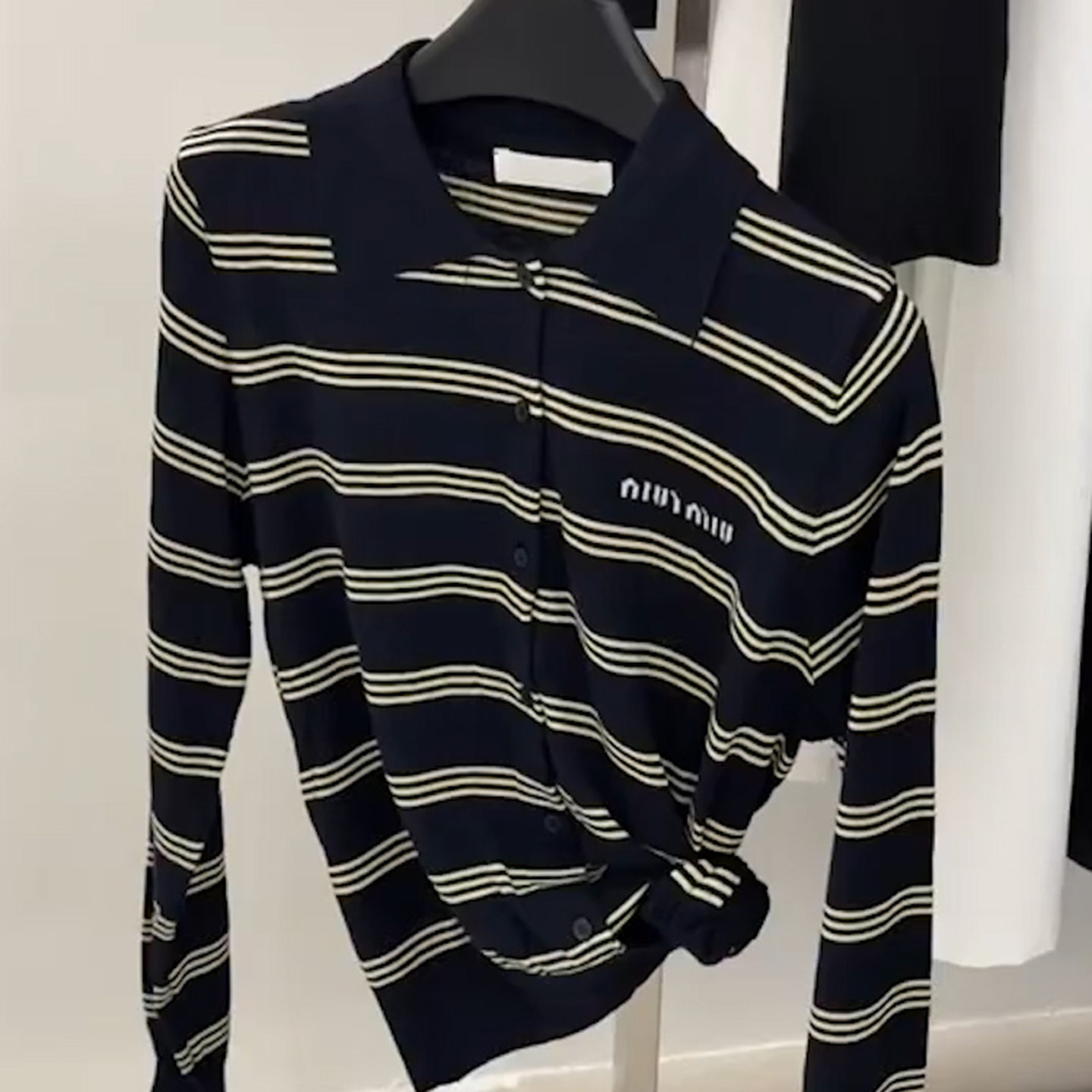 时尚洋气条纹翻领长袖针织开衫女秋冬款复古休闲百搭学院风上衣潮