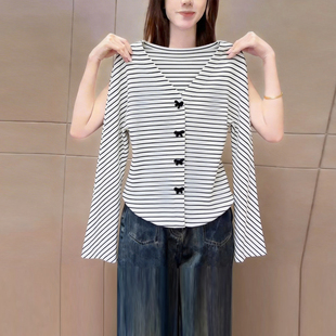 蝴蝶花装 洋气复古修身 饰条纹v领长袖 新品 上衣潮 t恤女春季 韩系时尚