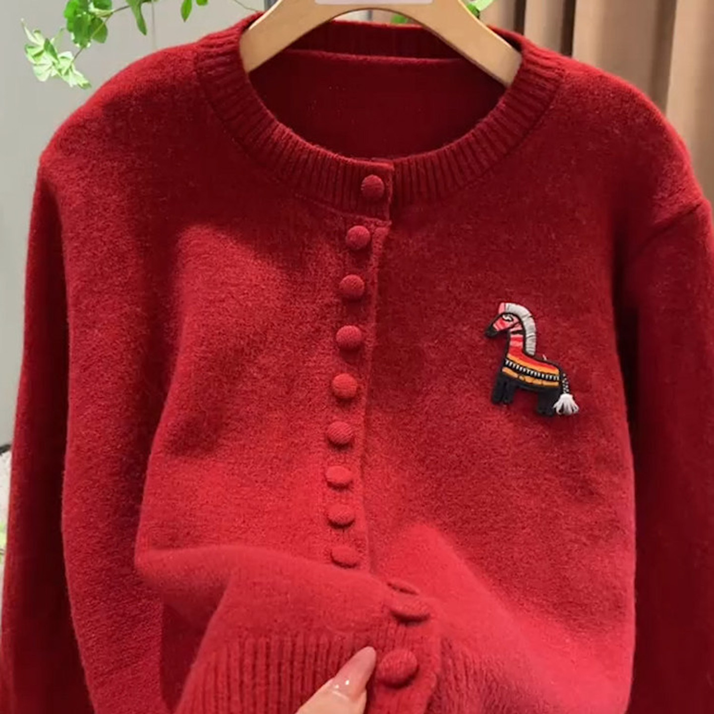秋冬季新年小马刺绣圆领针织开衫女装超好看洋气红色毛衣外套小衫,女装/女士精品,大码内搭,淘宝优惠券,粉丝福利购,淘宝优惠卷