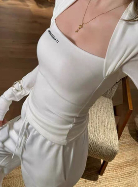 秋冬季轻熟超好看设计感长袖t恤女辣妹风修身显瘦气质打底衫上衣