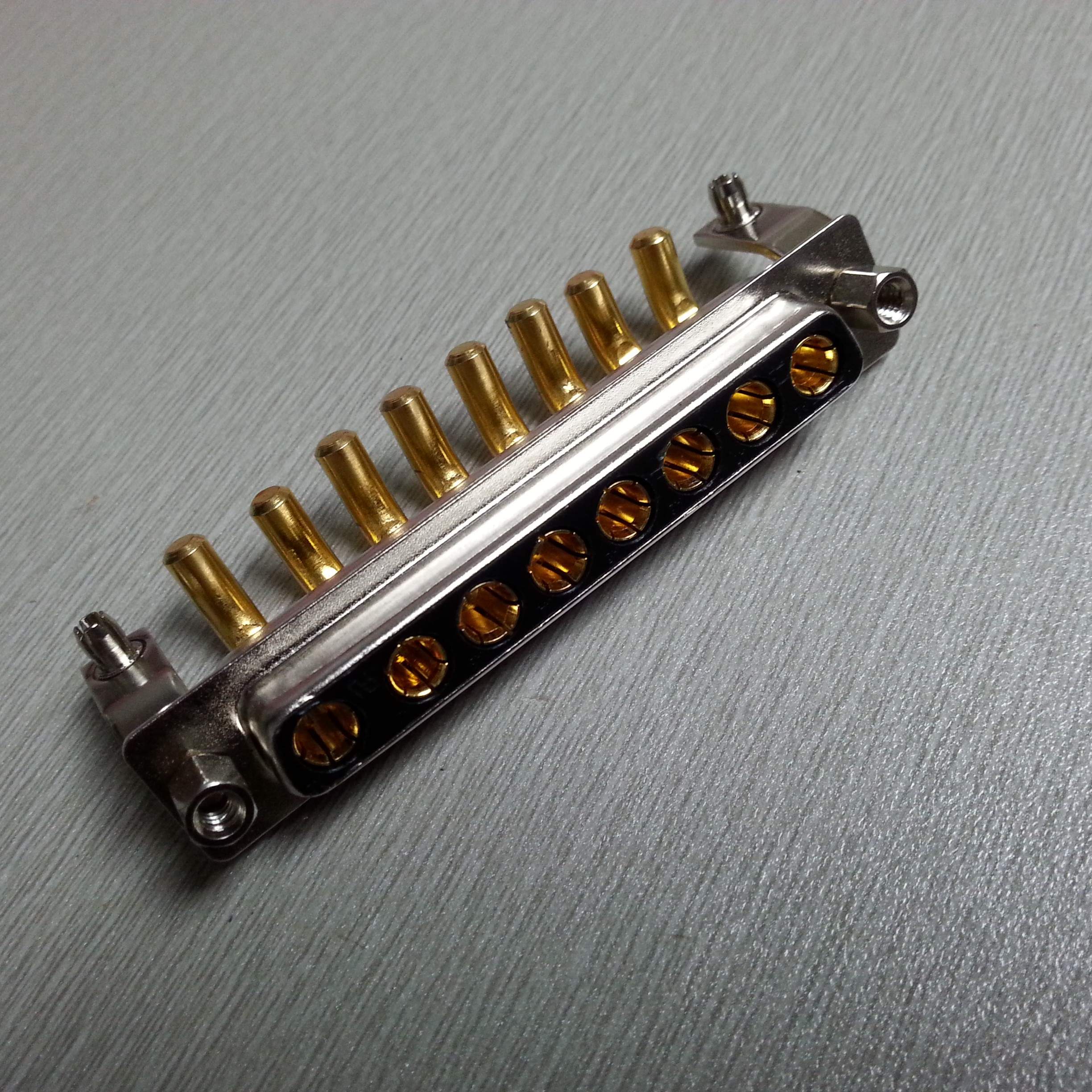 D-SUB大电流弯脚式8W8母头插座