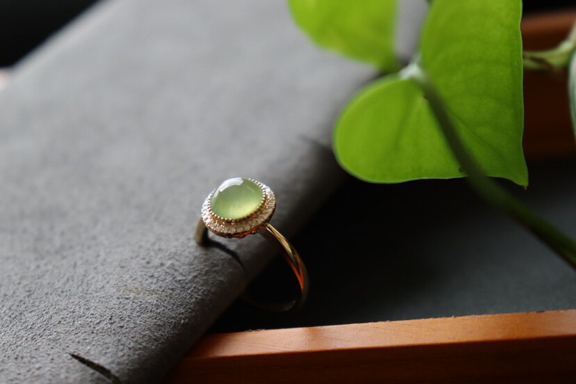 （结缘）翡翠镶嵌茶色冰种戒指钻石款18K黄金戒指翡翠冰种特色