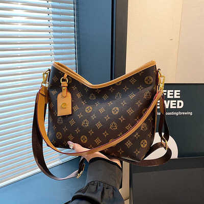 网红大容量老花通勤托特包