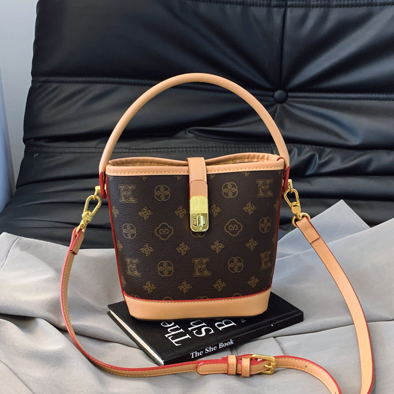 高级感包2025新款老花复古水桶包