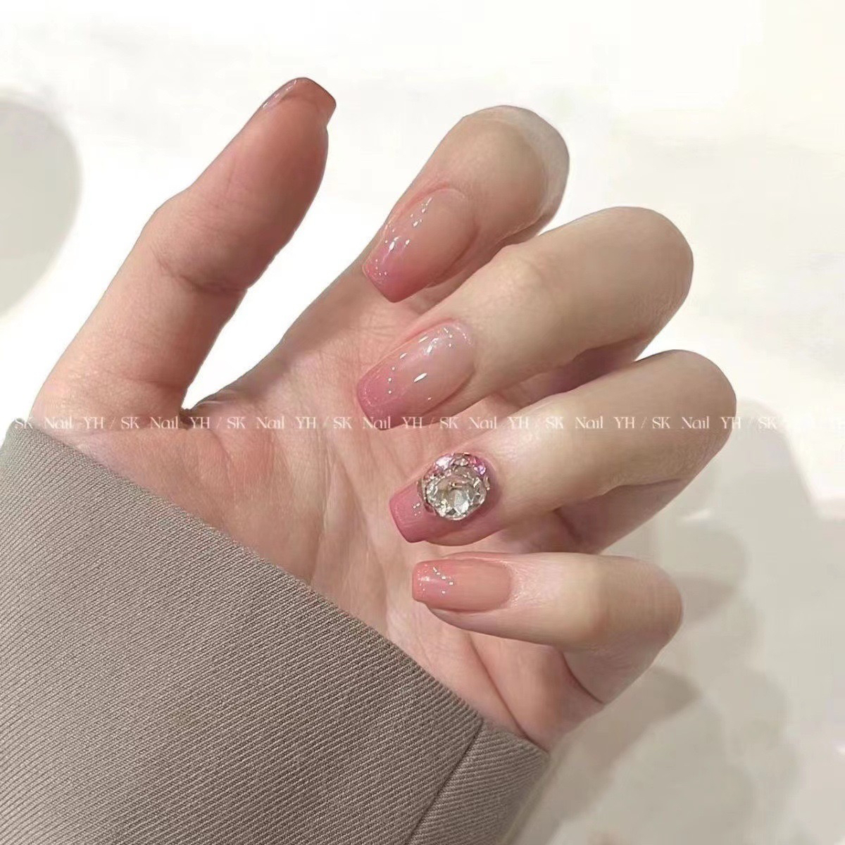 渐变水蜜桃粉堆堆钻纯欲风气质温柔显白女神美甲片新款手工穿戴甲
