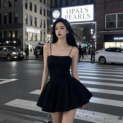 法式赫本风黑色吊带连衣裙女夏风情万种公主蓬蓬裙生日party礼服