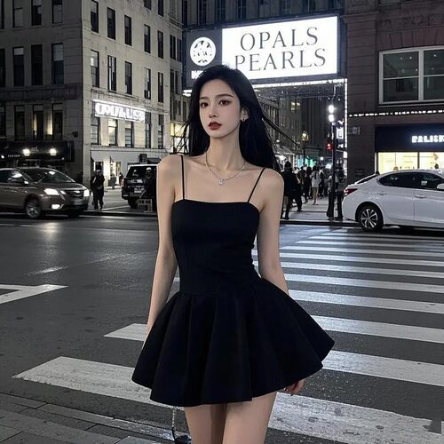 法式赫本风黑色吊带连衣裙女夏风情万种公主蓬蓬裙生日party礼服