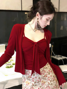 超火减龄红色吊带开衫长袖t恤女装2026新款两件套早春设计感上衣