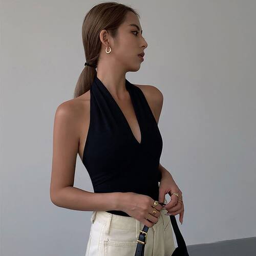 高级感黑色V领挂脖背心女辣妹设计感小众2024新款修身吊带上衣潮