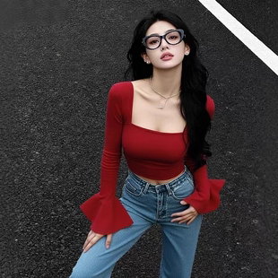 红色方领上衣女装2025春季新款辣妹修身独特别致喇叭袖短款打底衫