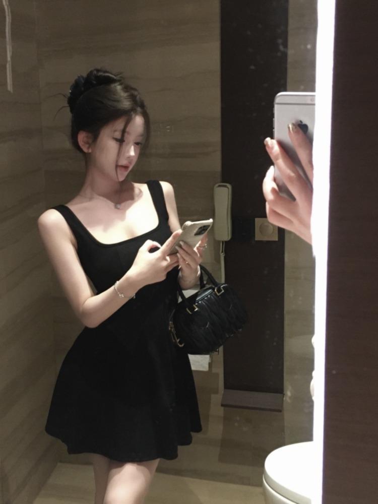 a字小黑裙女茶歇风夏季显身材收腰法式连衣裙弹力气质黑色连衣裙