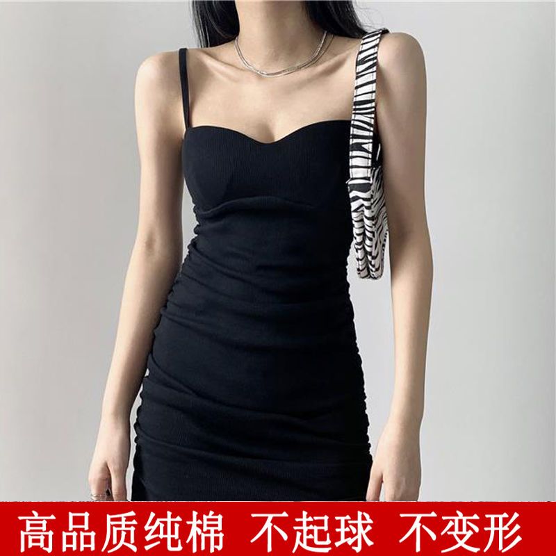 欧美带胸垫黑色吊带连衣裙春夏内搭露锁骨显瘦包臀a字褶皱短裙ins