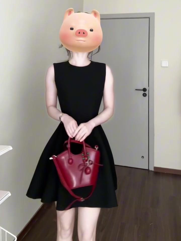 法式黑色无袖背心连衣裙子女小个子夏季高级感收腰显瘦a字小黑裙