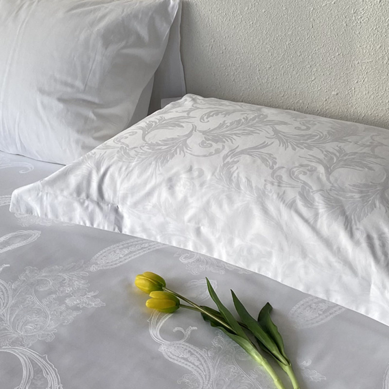 英国星级酒店原单高档白色纯棉枕套轻奢刺绣纯色全棉贡缎耐洗特价