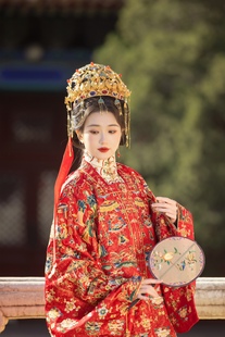 宫灯明制盘金绣方领婚服百子衣云河千色汉服 出租 百花·上元