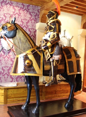 工艺欧式风骑马酒吧大堂复古装饰