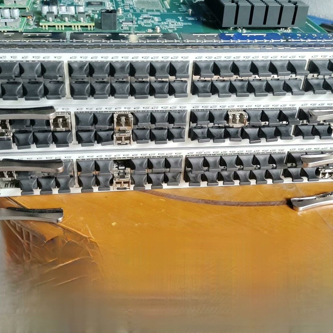 M8600E-44SFP4XS-ED 48口千兆电口业务