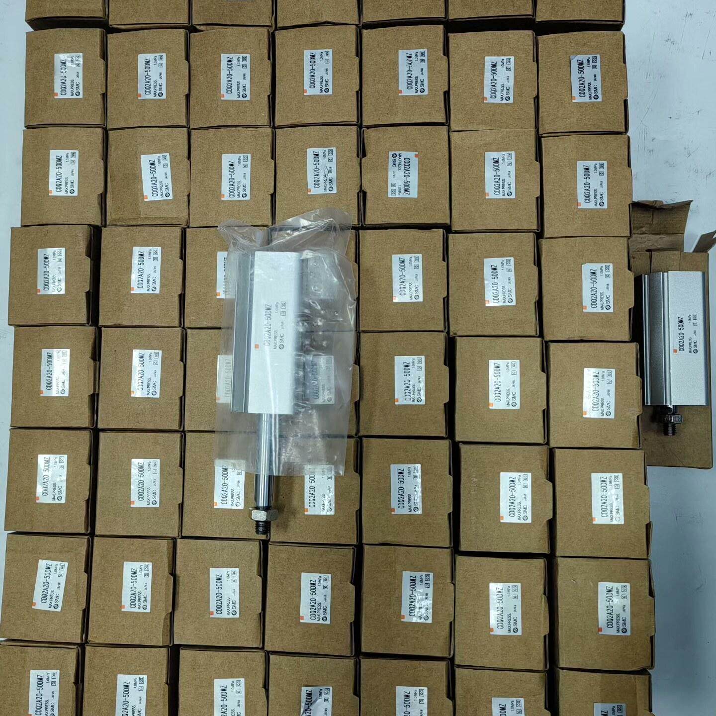 薄型气缸CDQ2A20-50DMZ 未使用 带磁性