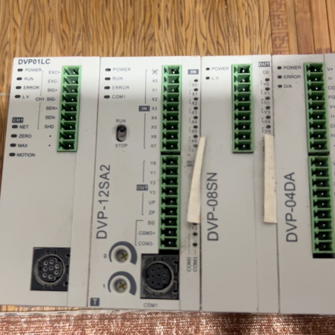 台达PLC模块 DVP01LC一个/DVP-12SA2一个/