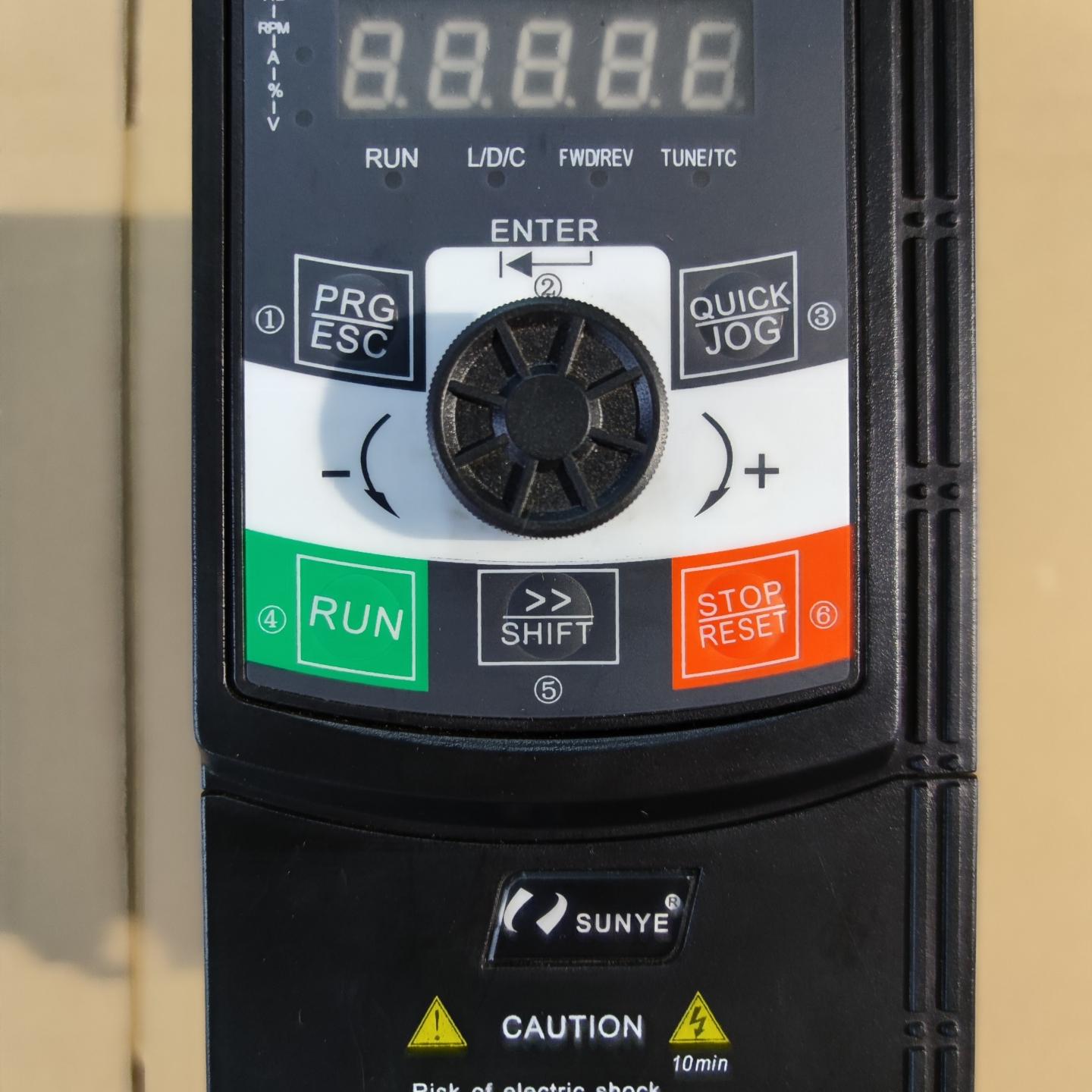 日业变频器 型号CM530H-4T1R5GB 功率1.5KW