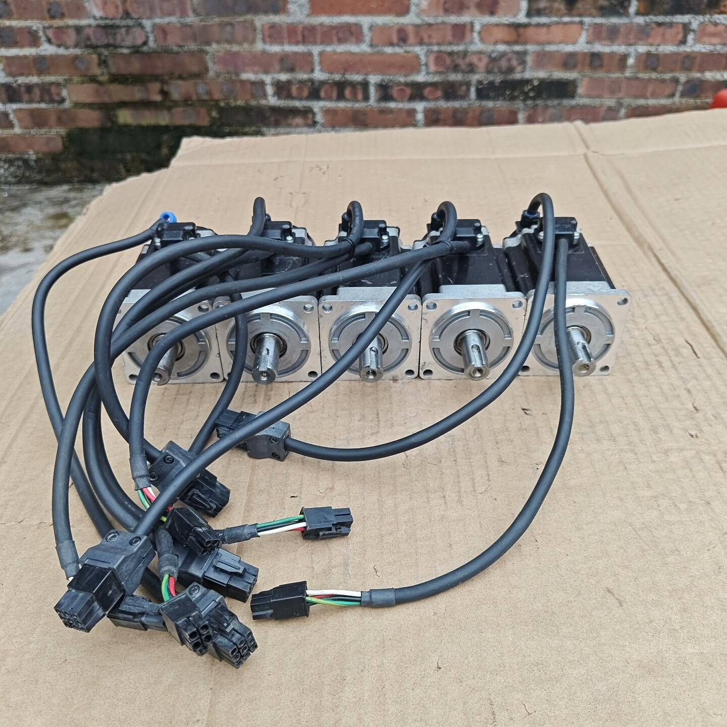 伺服电机GYB401D5一RC2 400W 成色如图 实