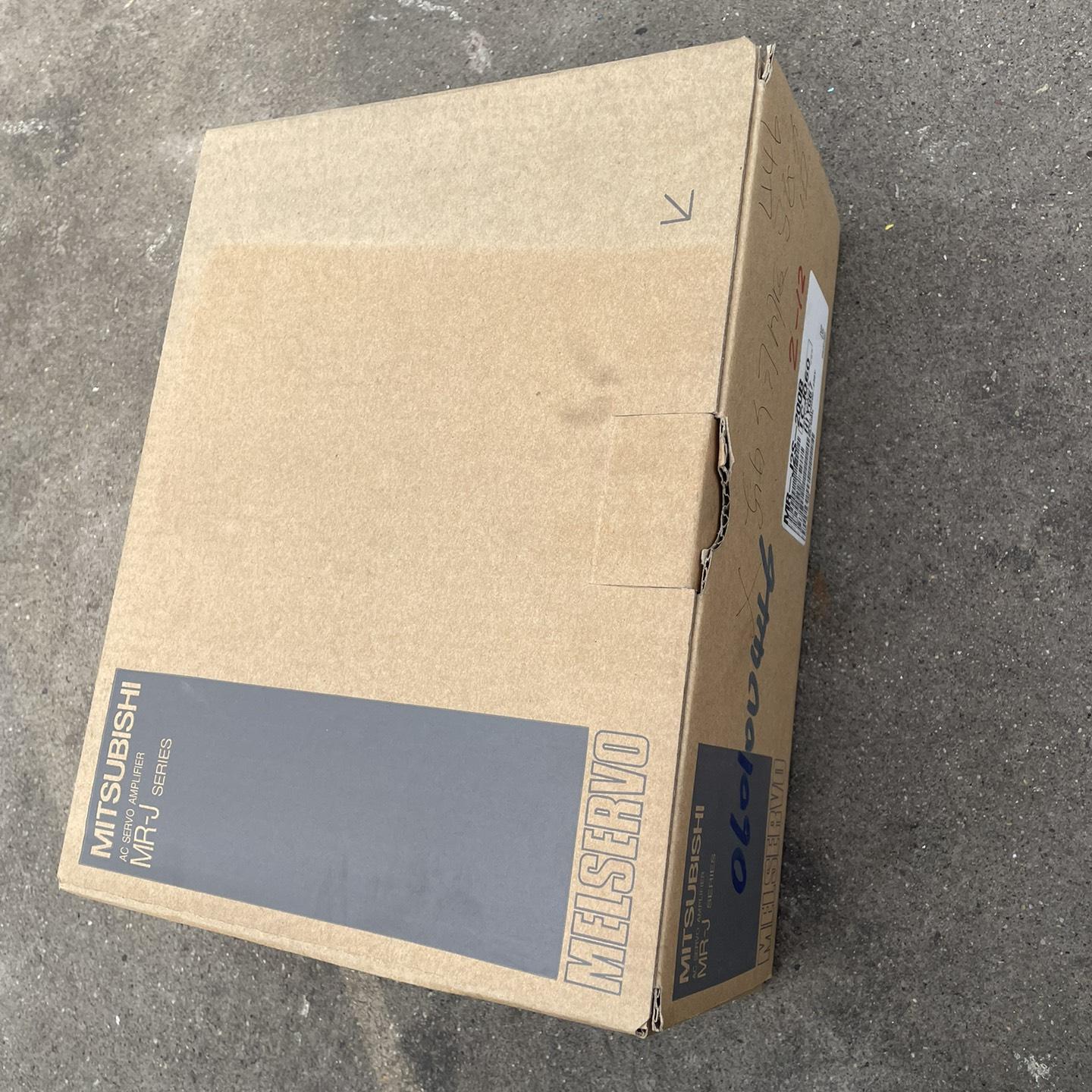 伺服驱动器 MR-J2S-200B  日本制造