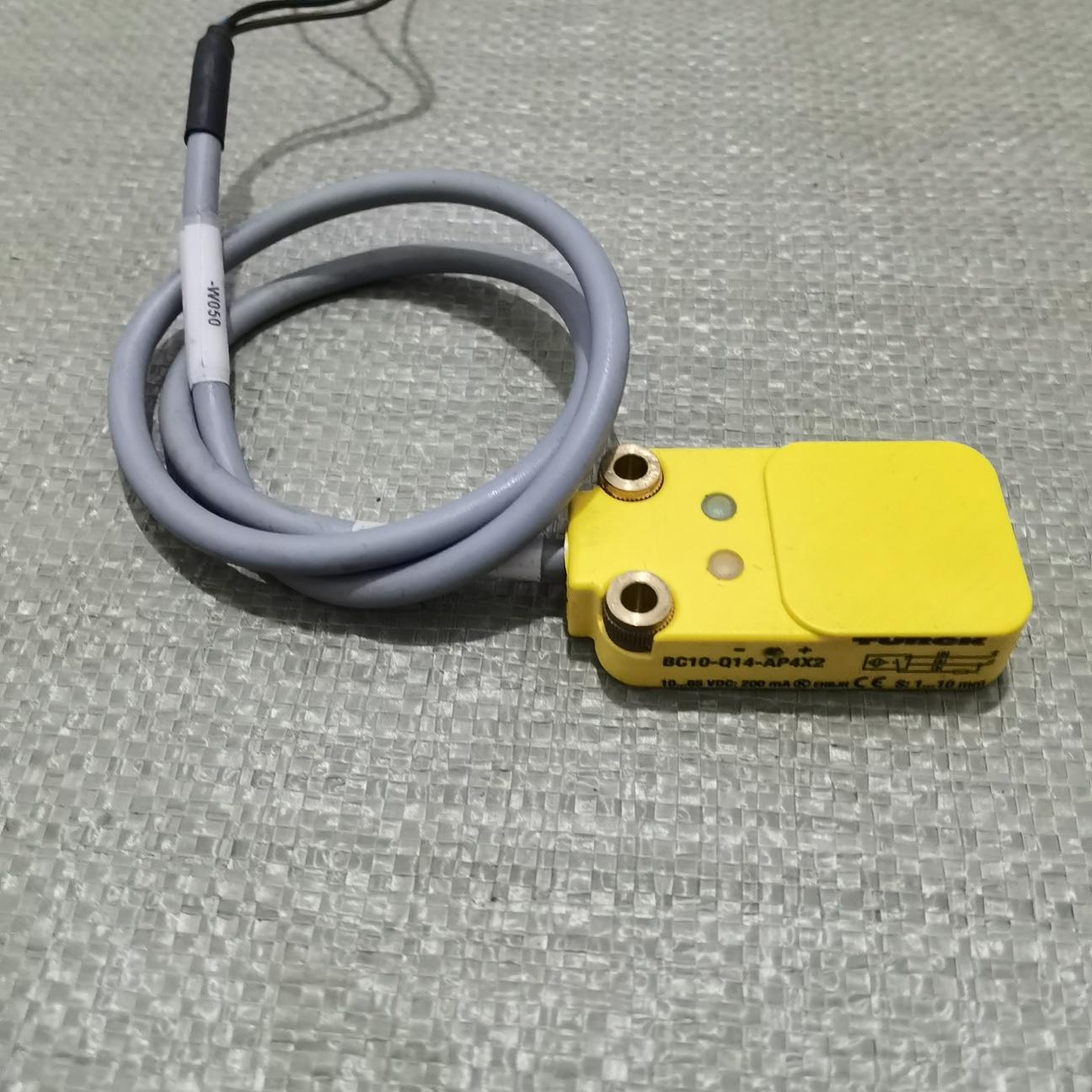 图尔克接近开关 型号BC10-Q14-AP4X2 。