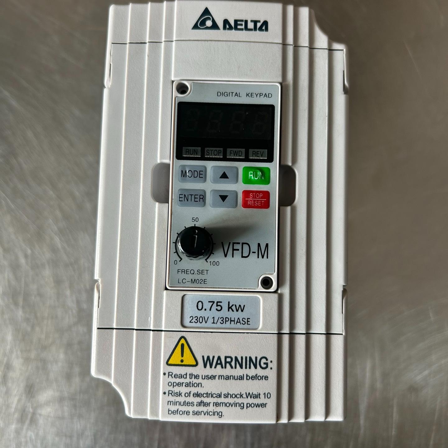 台达变频器 型号VFD007M21A 0.75KW