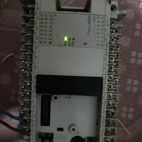 PLC FX3GA-40MR-CM通电 外观如图 图