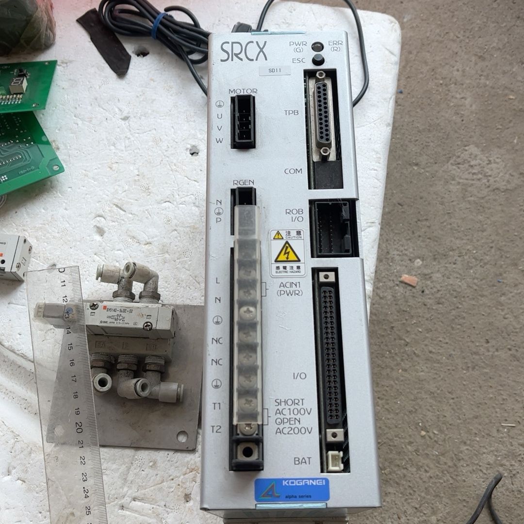 小金井驱动器SRCX10成色如图 轻微使用痕迹。拆机货
