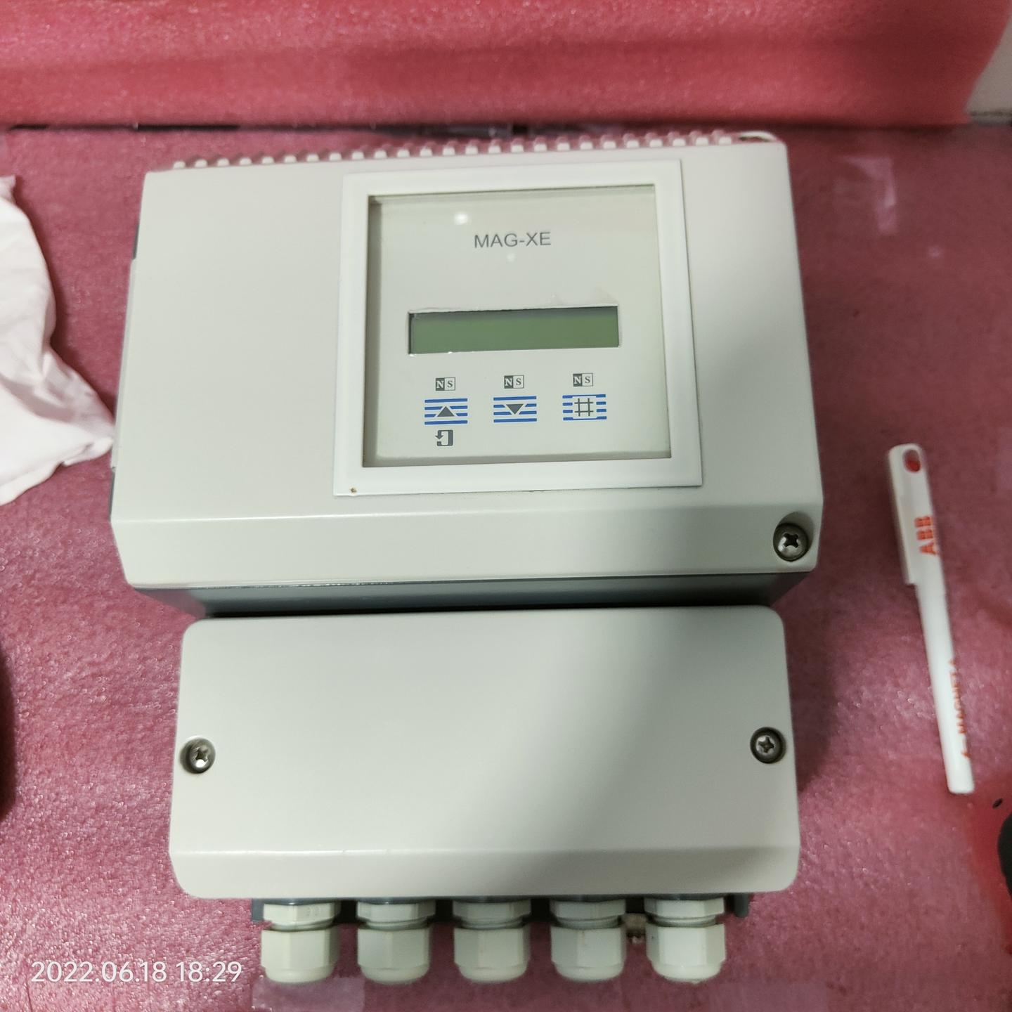 上海威尔泰MAG-XE电磁流量计转换器E4变送器 实图拍摄全