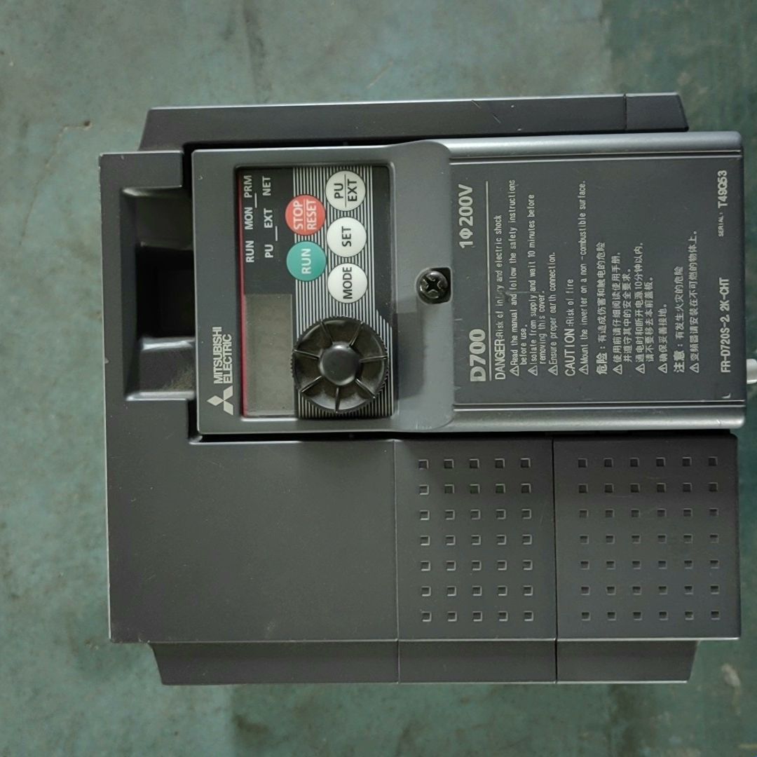 FR-D720S-2.2K-CHT  成色漂亮的变频器
