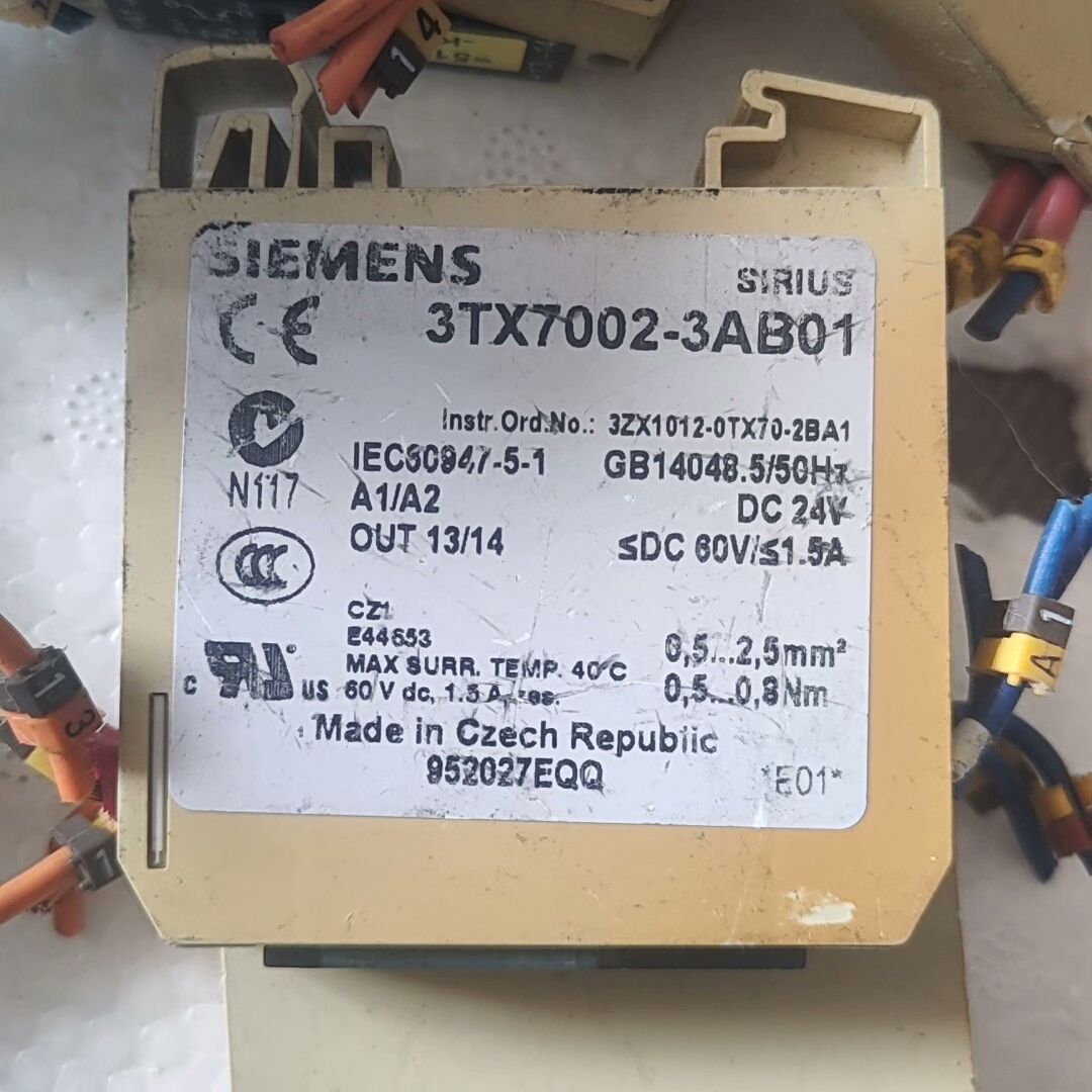 SIRIUS继电器3TX7002-3AB01 拆机