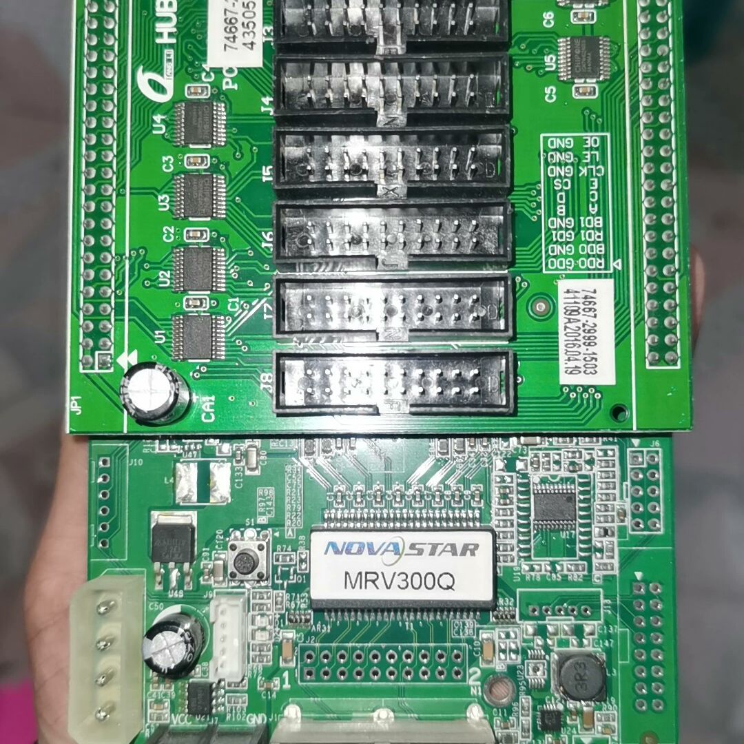 诺瓦MRV300Q 接收卡带20P转接板HUB30成色9成新