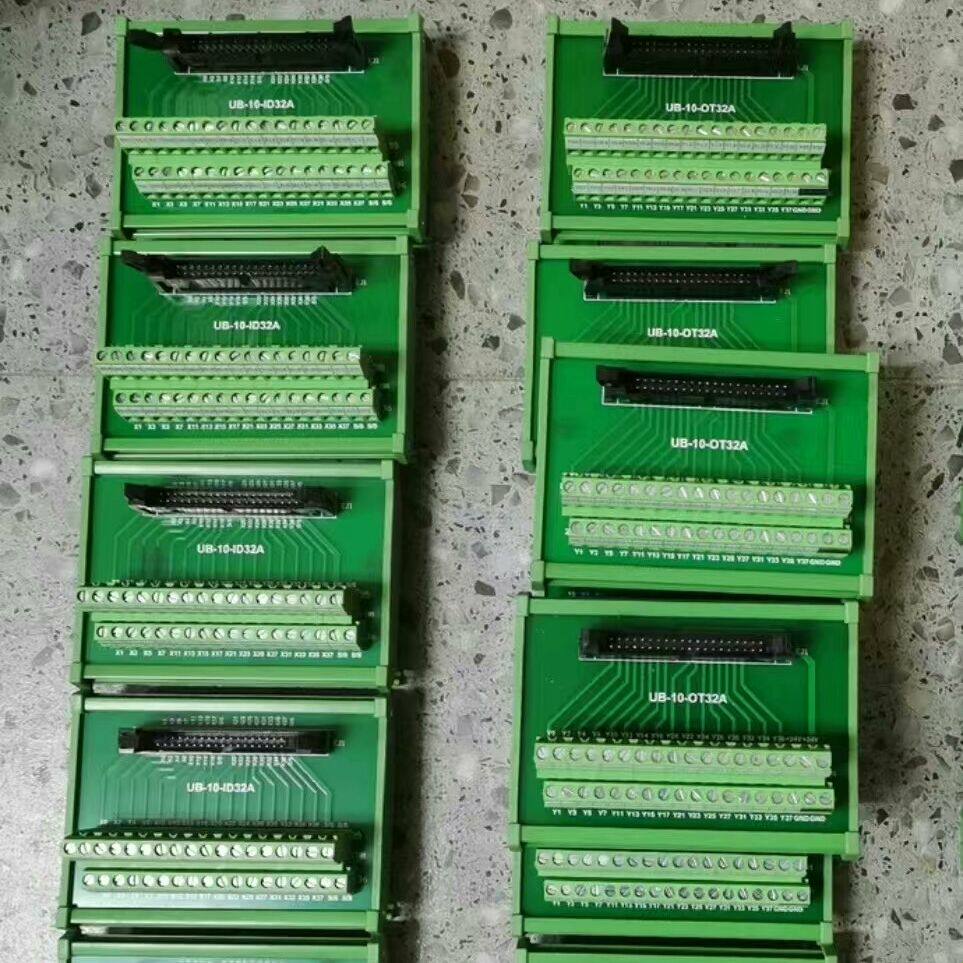 台达接线盒UB-10OT32A   7个    UB-10-
