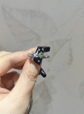 2026新品轻奢海星款小清新橄榄石碎钻百搭钛钢托开口可调节戒指