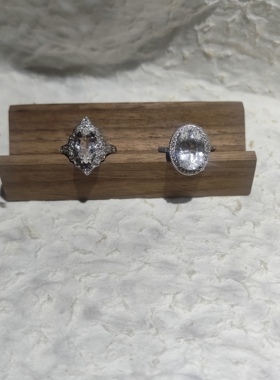 2026新品轻奢碎钻水滴款白水晶钛钢托开口可调节戒指孤品