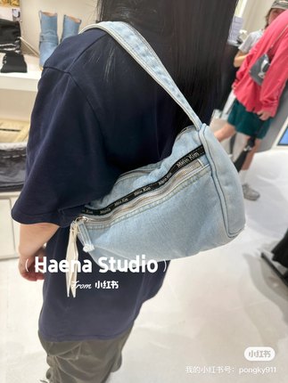 韩国直邮～潮牌matin kim～洗水蓝牛仔腋下包～29+24*15*9*手柄59