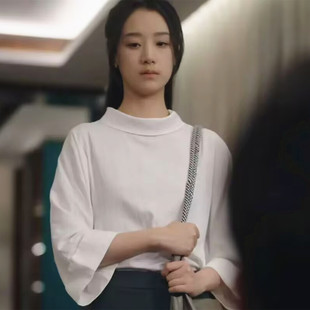 幸得相遇离婚时王小亿唐颖同款灰色半身裙白色圆领套头喇叭袖衬衫