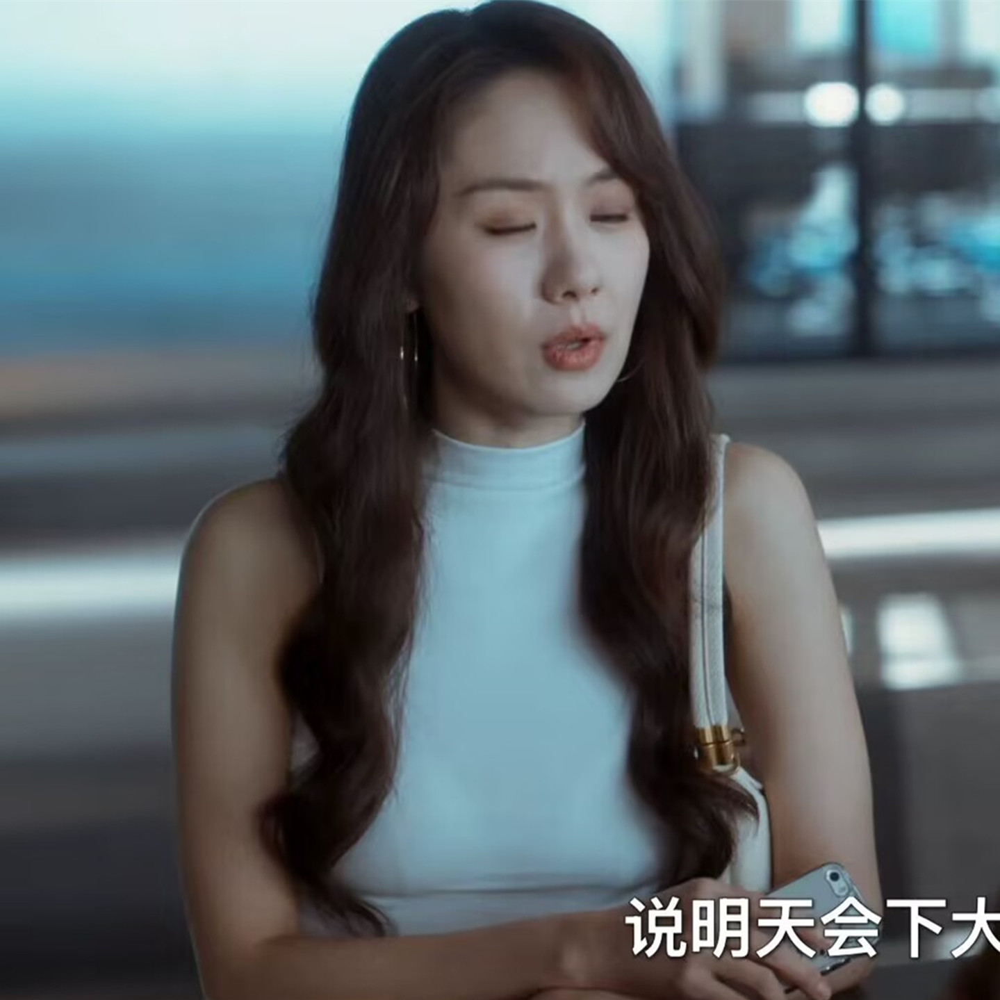 卢米舞台同款白色半高领套头上衣