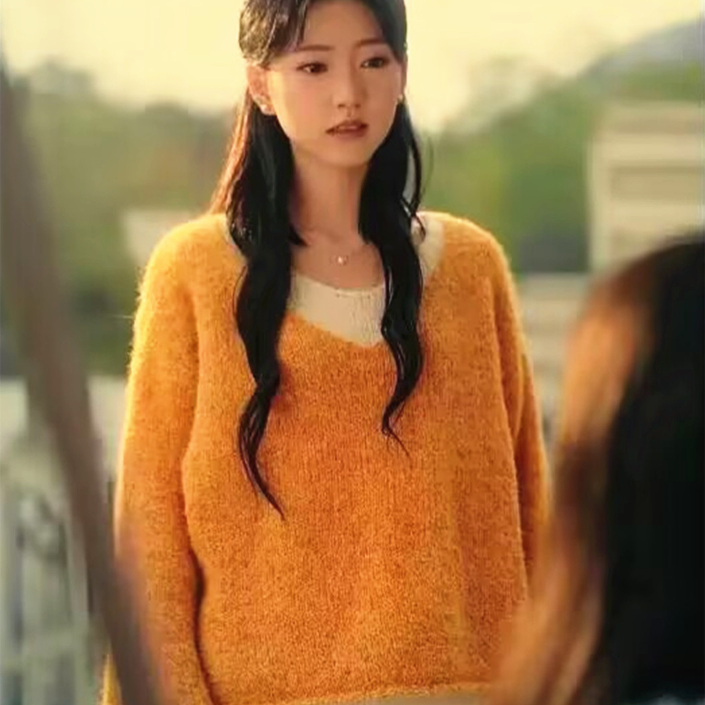 韩芊芜舞台同款橙白拼接针织衫