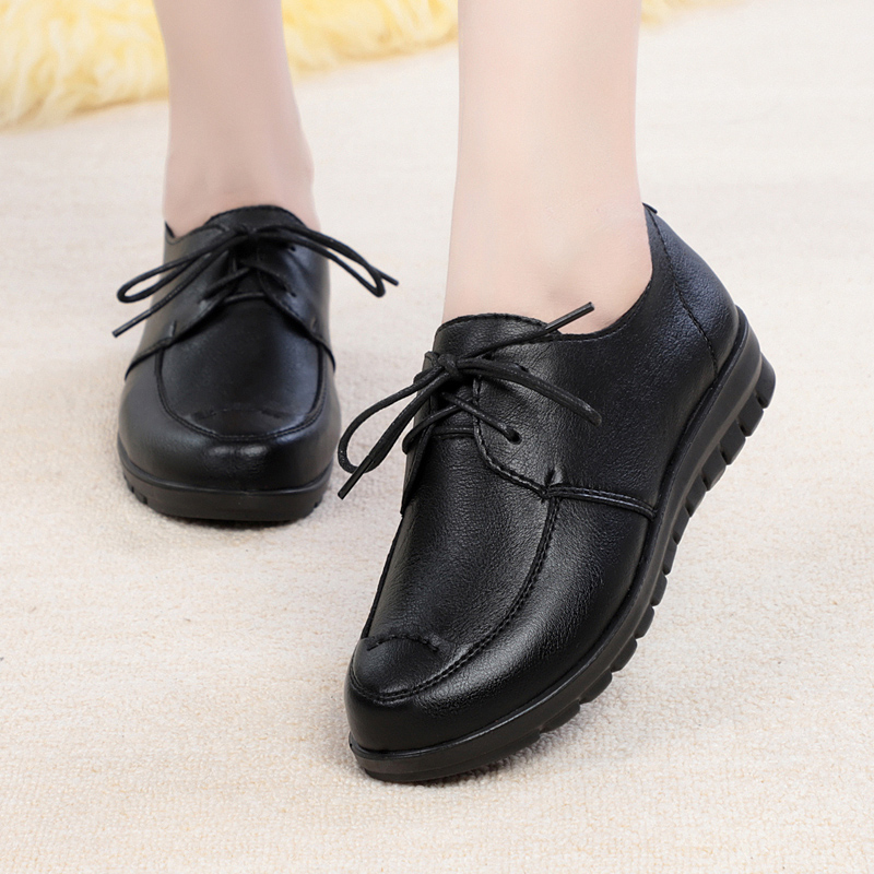 新款蜘蛛王软底舒适风平跟妈妈鞋