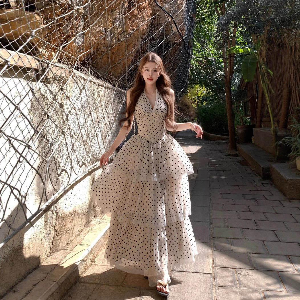 氛围感惊艳夏日连衣裙超仙绝美女孩赫本风脖点挂脖高腰长裙子