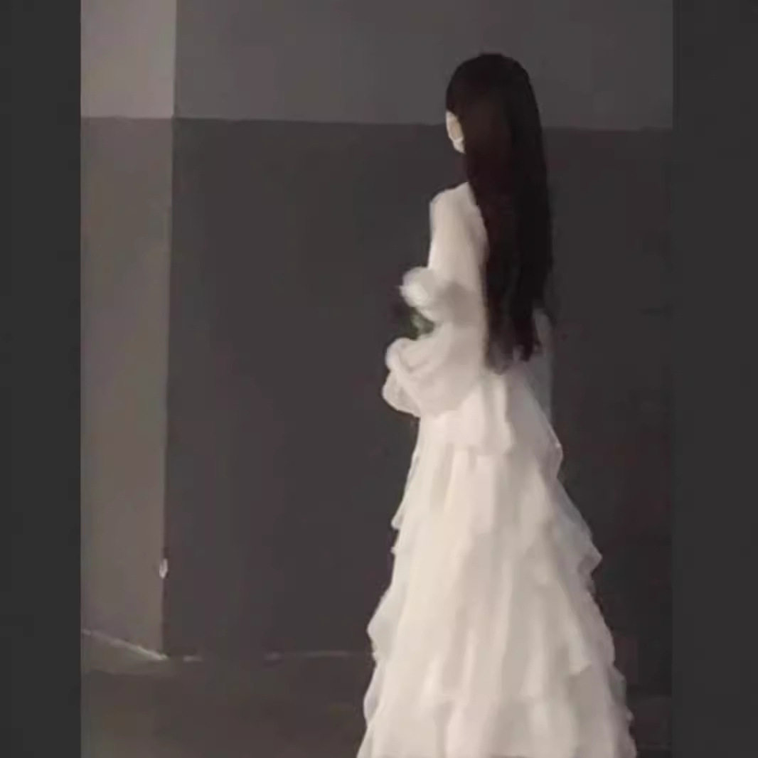 温柔风白月光连衣裙仙女超仙高级感法式气质初秋清纯杏色长袖裙子