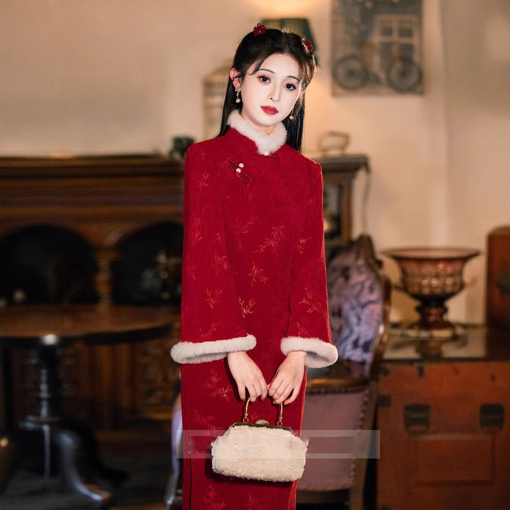 红色旗袍敬酒服新娘2024新款高端修身冬季长袖加厚保暖订婚礼服裙