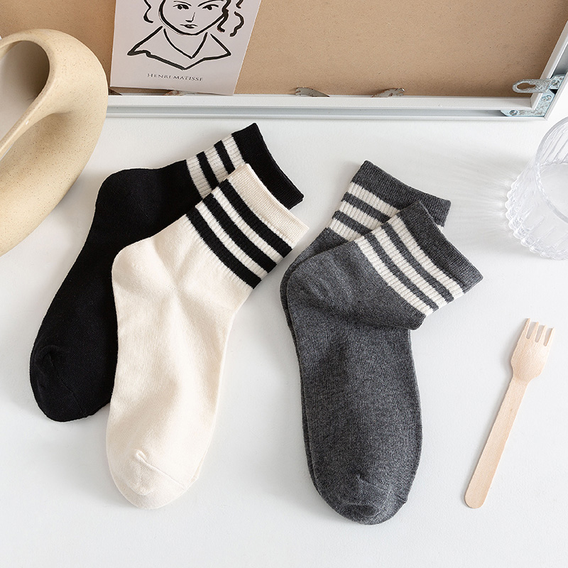 白色中筒袜子女秋冬学院风长筒袜