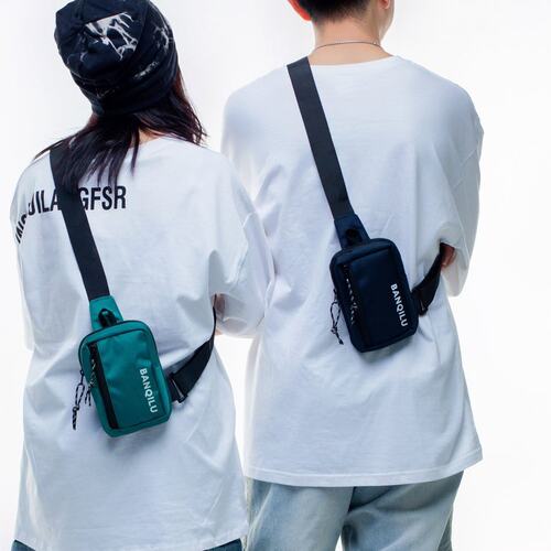 休闲斜挎包女简约单肩包ins潮牌日系迷你运动背包男轻便小型胸包