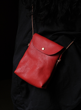 存在物Entity 大红色斜挎小包头层手工制作牛皮植鞣本命年复古